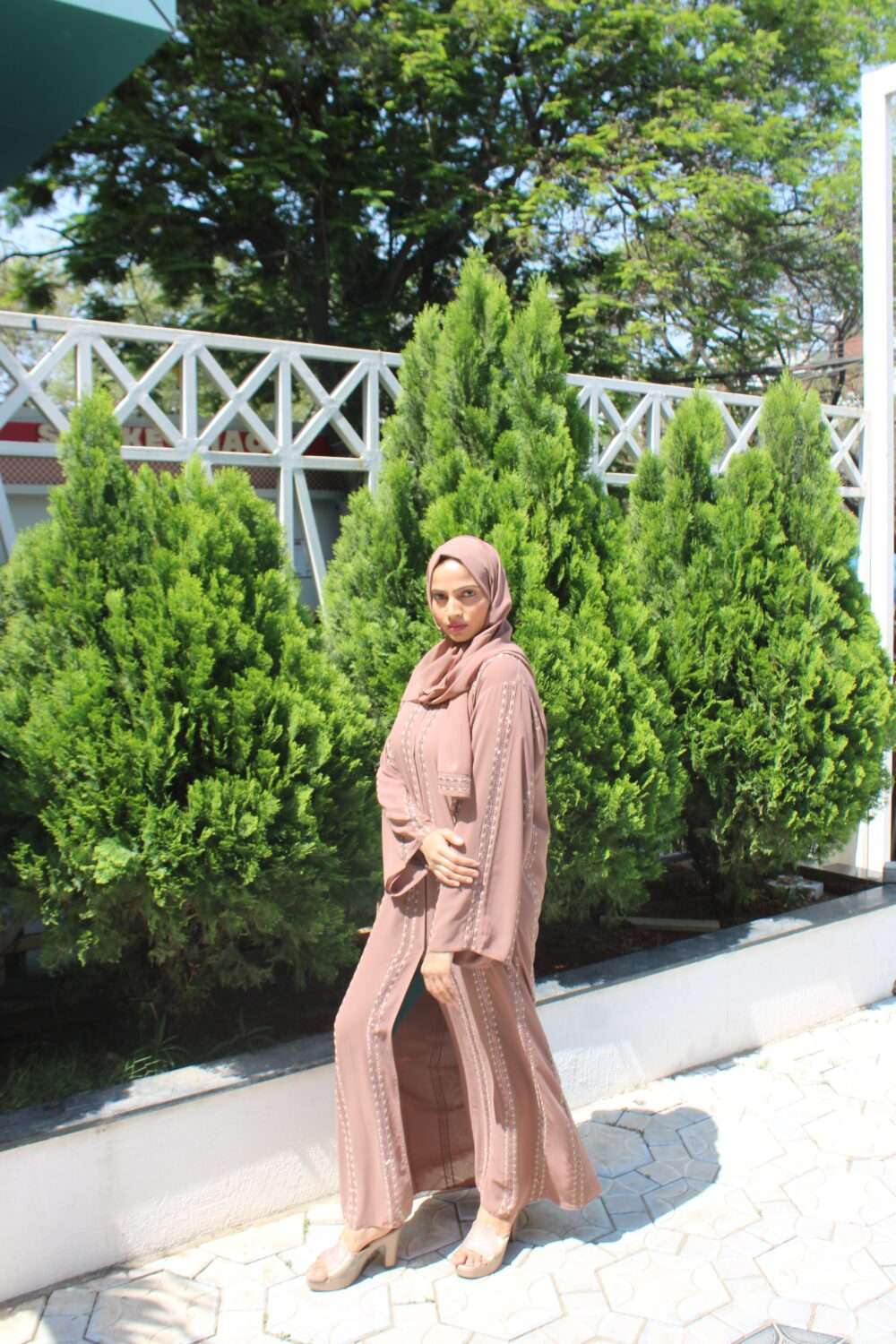 Pink Abaya with Stone Work - Image 4