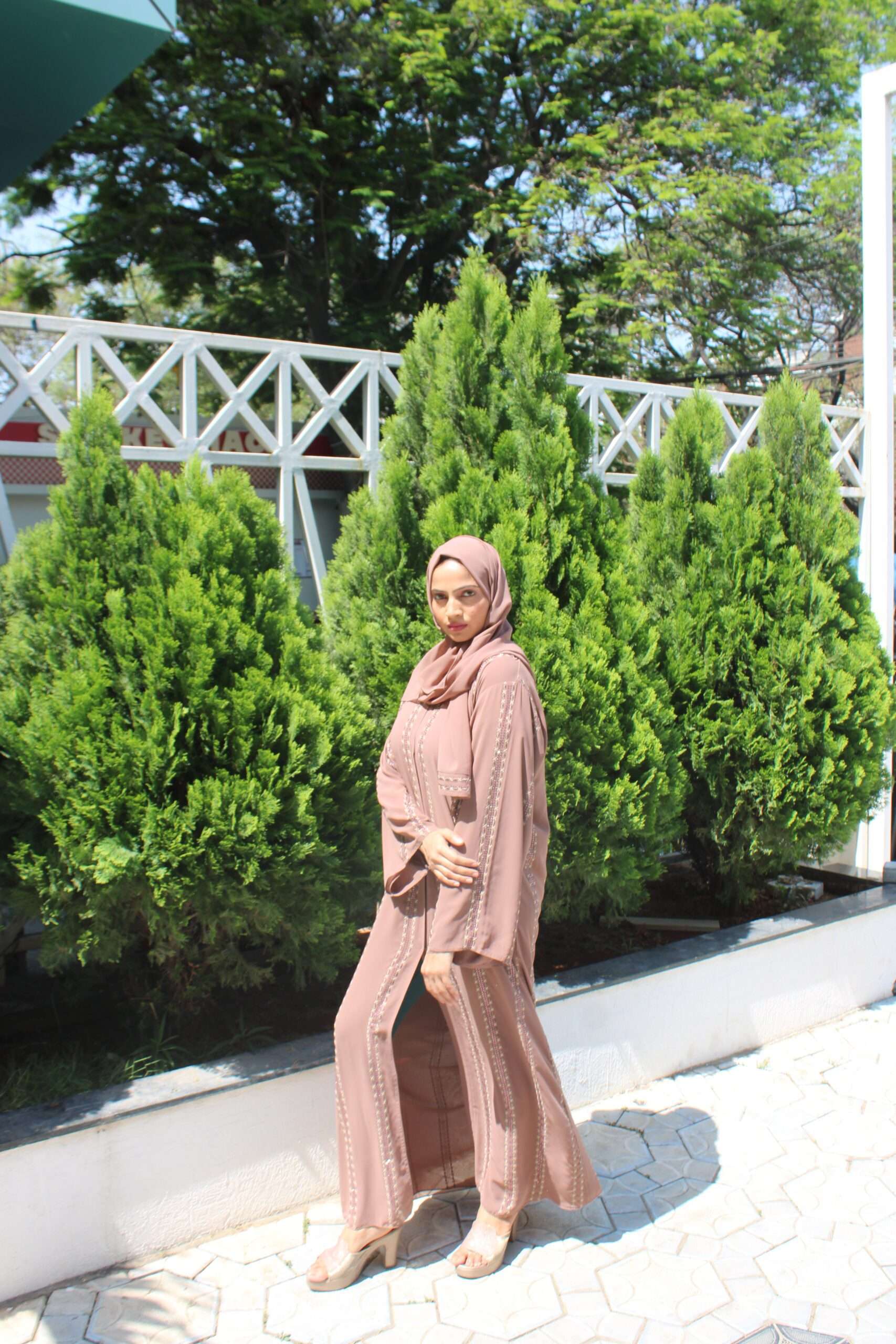 Pink Abaya with Stone Work - Image 4